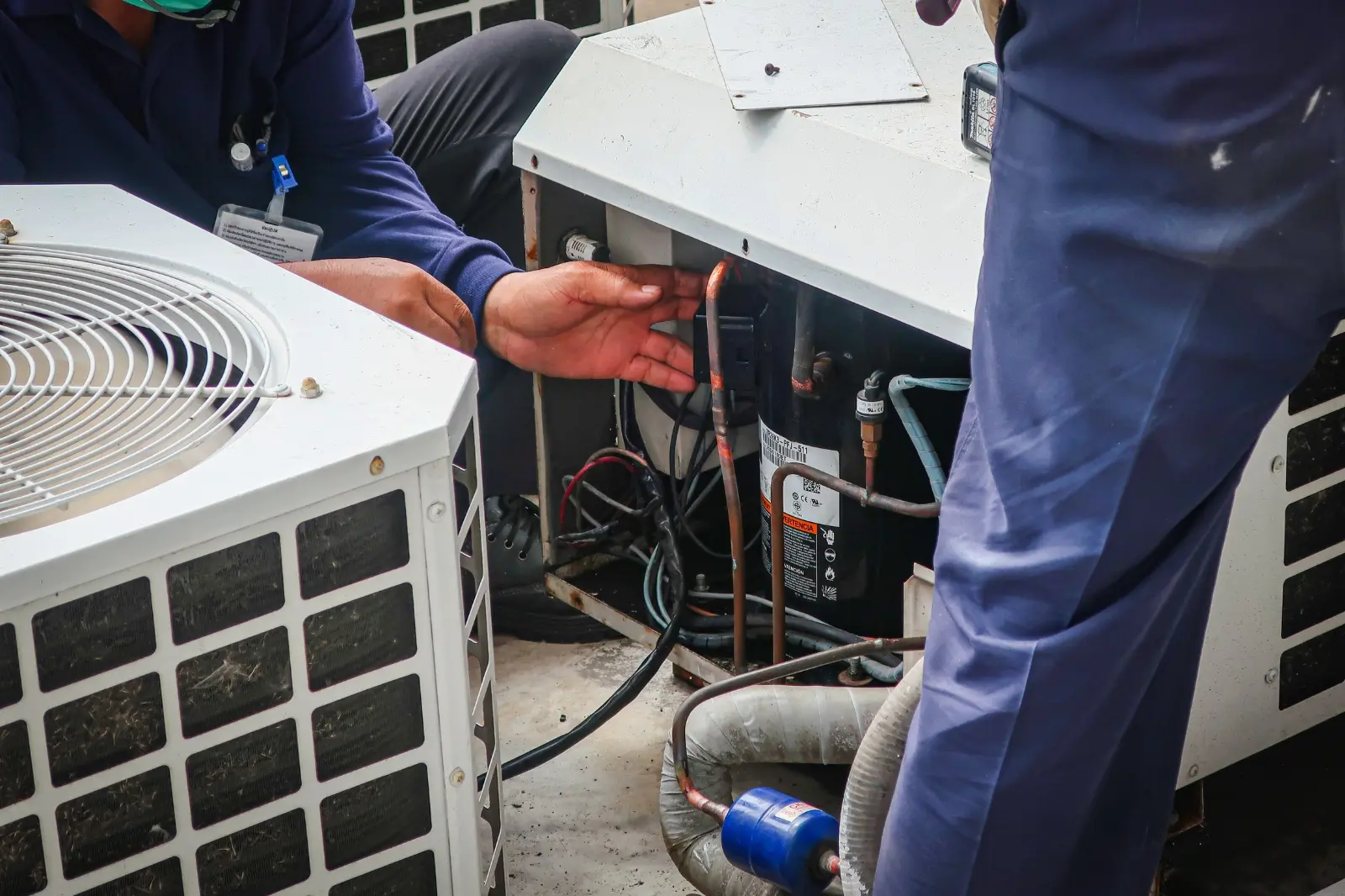 AC repair service in Dubai by AMC technician